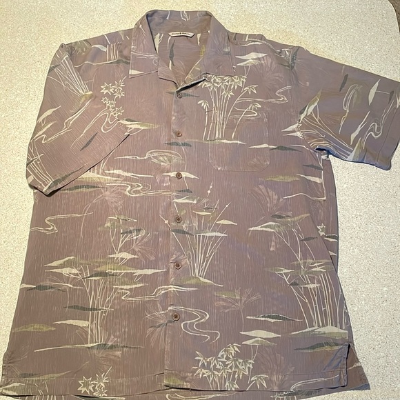 Tommy Bahama Short Sleeve Silk Camp Shirt size Large.  Brown print - Picture 1 of 7